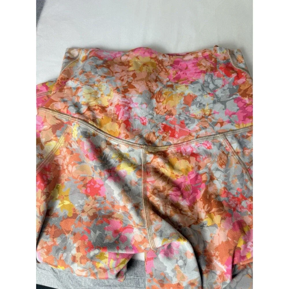 Lululemon Women Size 4 Floral High Rise Leggings Side Pockets Multicolor Yoga